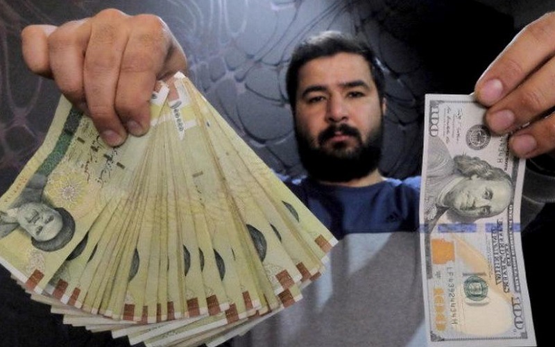 Mata uang Iran Rial disandikan dengan Dolar AS - DW