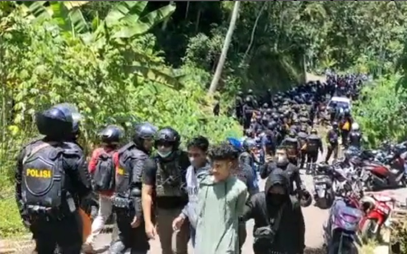  Polda Jateng Angkat Bicara soal Video Viral Polisi Kepung Masjid Wadas
