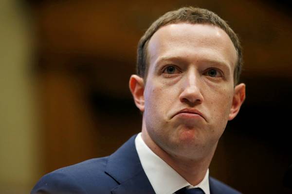 CEO Facebook Mark Zuckerberg bersaksi di depan sidang Komite Energi dan Perdagangan DPR AS mengenai penggunaan dan perlindungan data pengguna Facebook, di Capitol Hill di Washington, 11 April 2018./Reuters