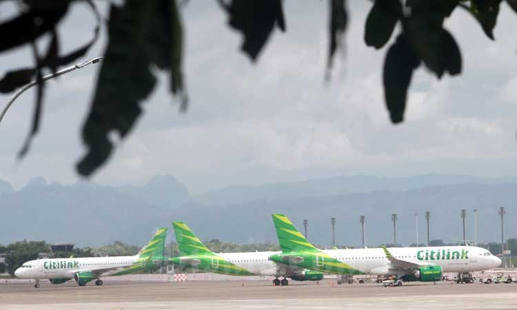 Aktifitas penerbangan di Bandara Sultan Hasanuddin Makassar, Sulawesi Selatan, Rabu (26/2/2020). Bisnis/Paulus Tandi Bone