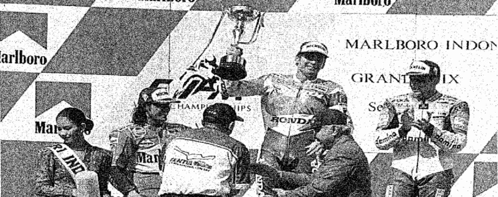  Historia Bisnis : Trofi MotoGP dari Pak Harto Usai Balapan Panas Doohan vs Barros
