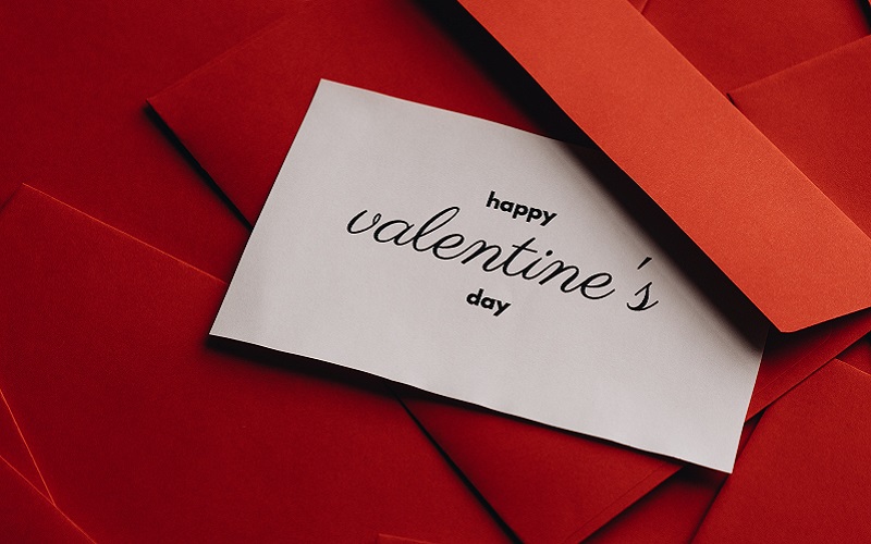 Rekomendasi Hadiah Valentine sesuai Love Language Pasangan