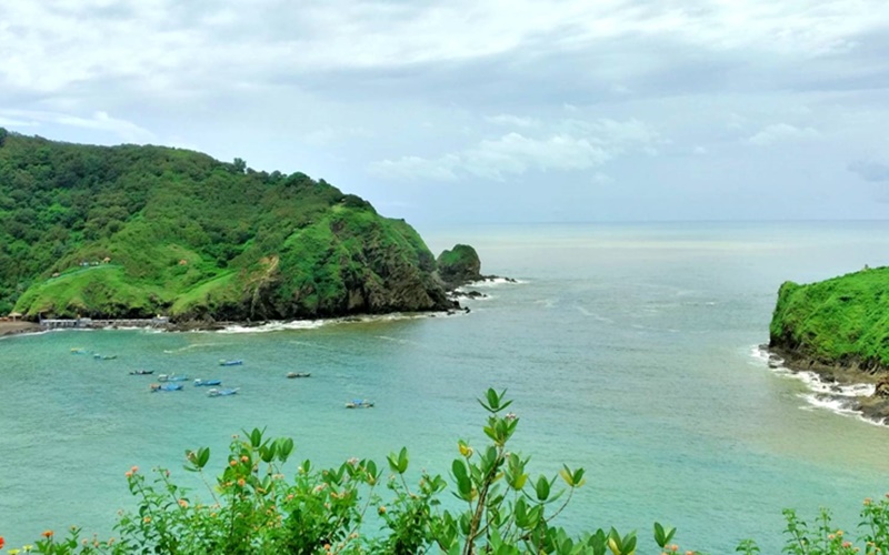  Keunikan Pantai Payangan, Tempat Berlabuhnya Para Nelayan