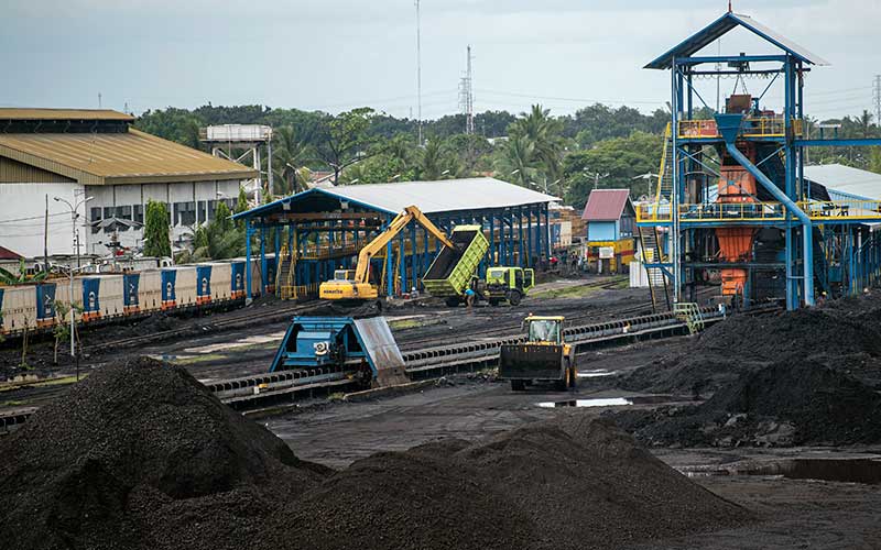  PLN, PTBA, dan KAI Tanda Tangani HoA untuk Amankan Pasokan Batu Bara