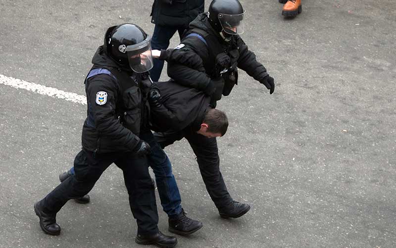  Polisi Tangkap Demonstran Saat Unjuk Rasa di Luar Parlemen Ukraina