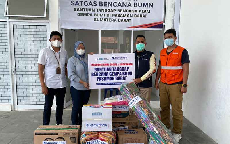  PT Jamkrindo Berkolaborasi Dengan BUMN Lain Salurkan Bantuan Kepada Korban Gempa Bumi di Sumbar