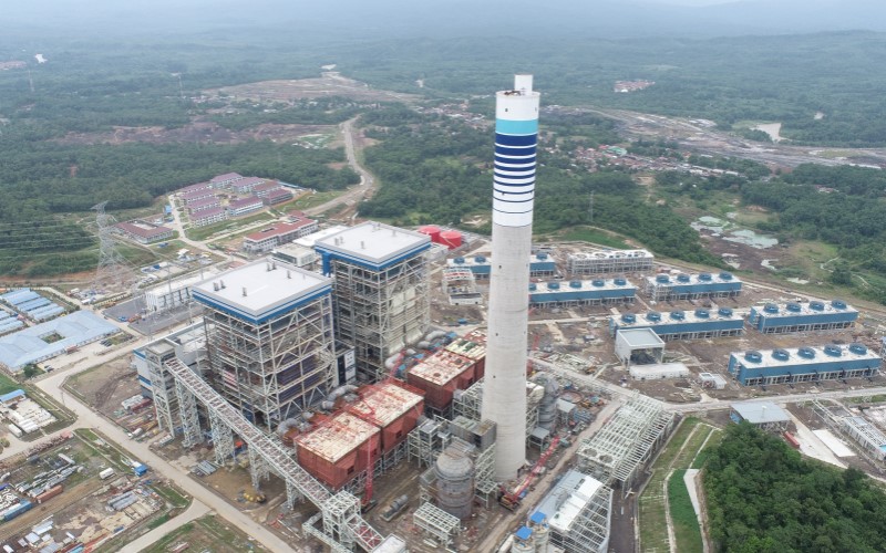 Foto udara progres pembangunan PLTU mulut tambang Sumsel 8 yang terletak di Muara Enim, Sumatra Selatan./Istimewa