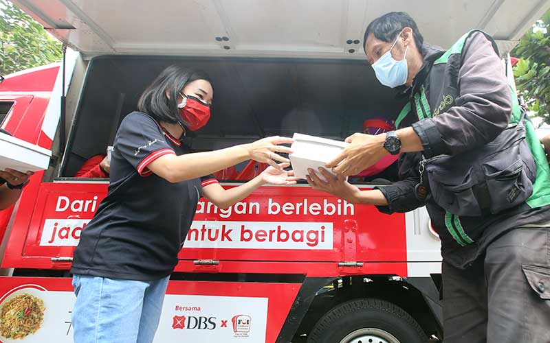  Bank DBS Indonesia Bersama Foodbank of Indonesia Bagikan Makanan Kepada Masyarakat Rentan di Jakarta