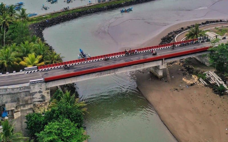 Jembatan Cikidang Pangandaran atau dikenal Jembatan Merah/Instagram @mulkisalman