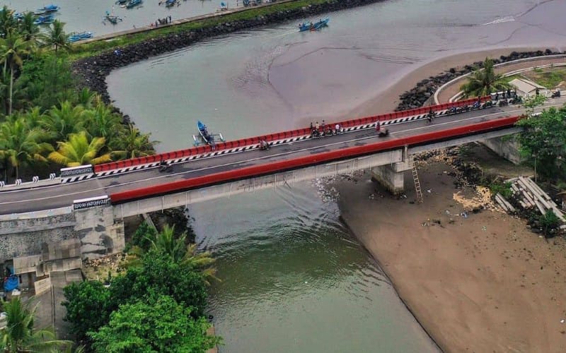  Ridwan Kamil Resmikan Jembatan Merah Pangandaran