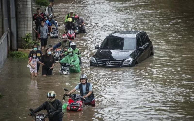  Banjir Jakarta, Wagub DKI Sebut Volume Sampah di Sungai Melebihi Luas Monas