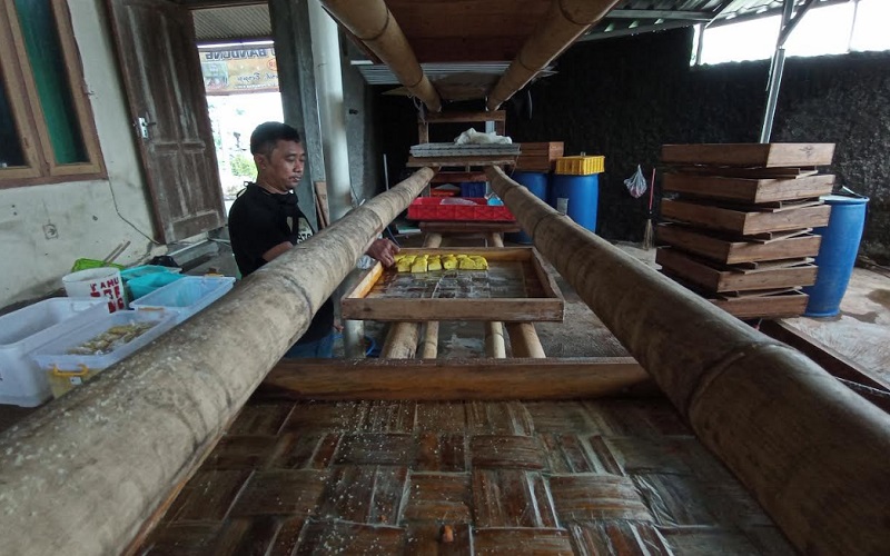  Produsen Tahu di Cirebon Ancam Mogok Produksi, Buntut Naiknya Harga Kedelai