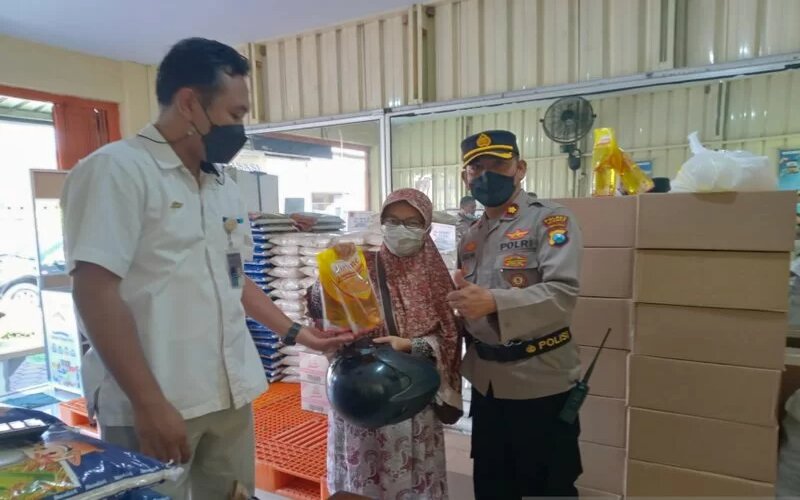  Operasi Pasar Minyak Goreng di Jember, Bulog Menyiapkan 4.200 Liter