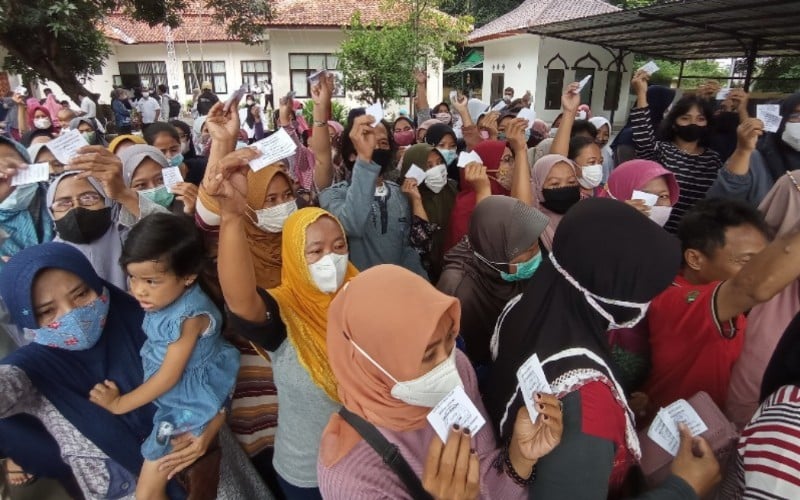  Operasi Pasar Minyak Goreng Murah di Kabupaten Cirebon Diserbu Warga