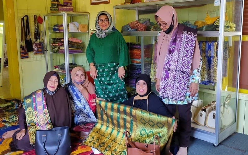  Rumah Tenun Kampung Bandar, Berdayakan Warga Lewat Warisan Budaya
