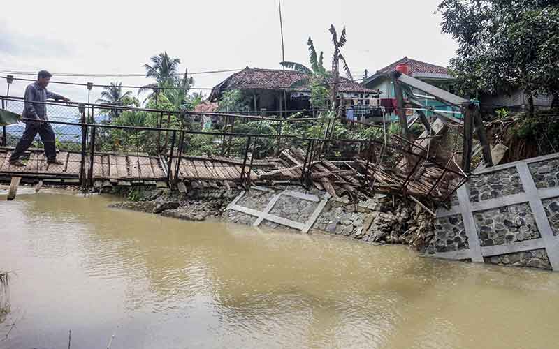  Jembatan Antar Desa di Bogor Rusak Parah Akibat Diterjang Banjir