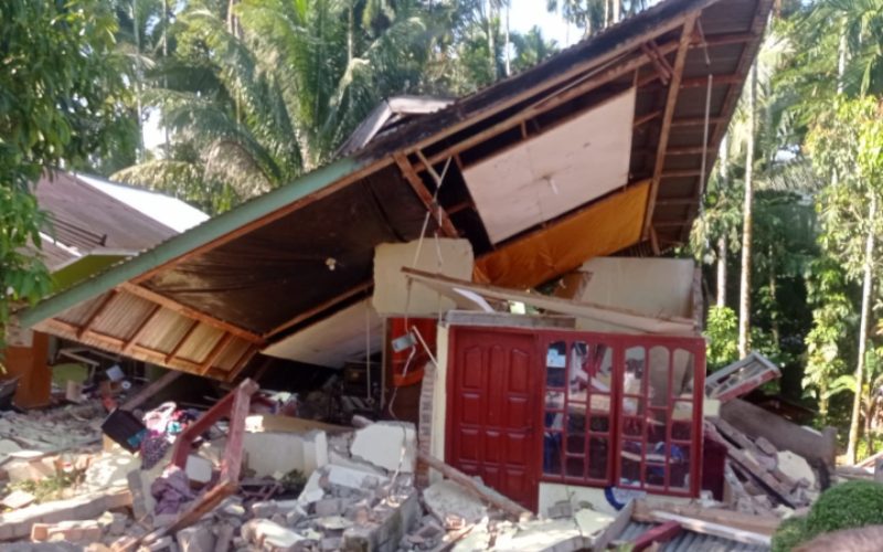 Gempa bumi di Pasaman Barat,  Sumatra Barat./Twitter