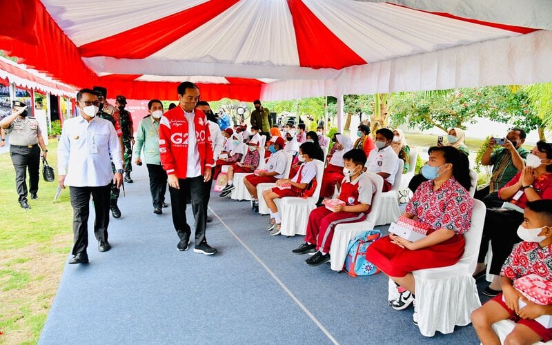  Tinjau Vaksinasi Covid-19 di Palu, Jokowi: Makin Banyak, Lebih Baik