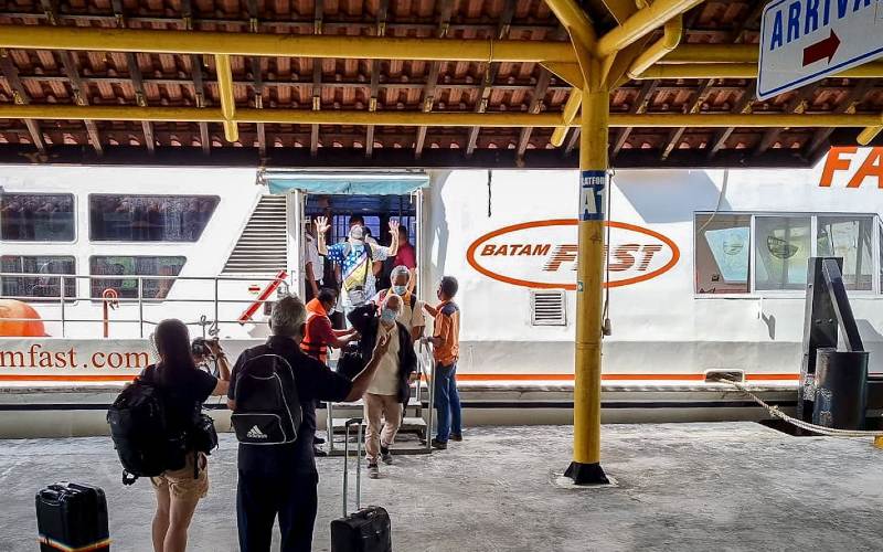 Wisman yang datang dari Singapura menggunakan Ferry Batam Fast dari Tanah Merah ke Nongsapura./Kemenparekraf