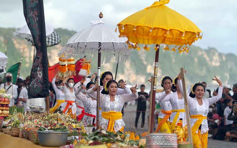  Sambut Hari Raya Nyepi, Umat Hindu di Yogyakarta Lakukan Upacara Melasti