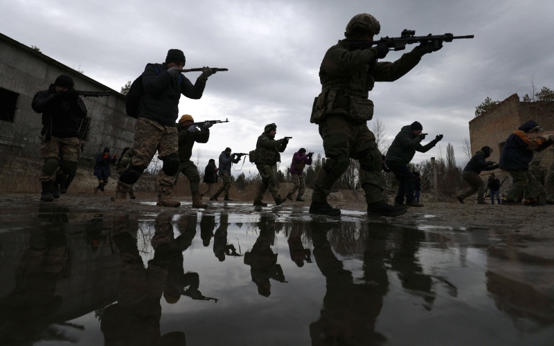 Perang Rusia Ukraina: Bahaya, Ada Konvoi Militer Rusia Sepanjang 64 KM
