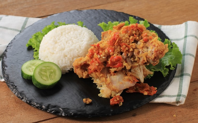  Resep Ayam Geprek yang Pedas di Lidah