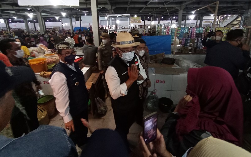  Gubernur Jabar Resmikan Revitalisasi Pasar Pasalaran dan Pasar Kue Weru Cirebon