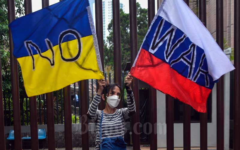  Perang Rusia-Ukriana Masih Memanas, Kedubes Rusia di Indonesia Didemo Warga