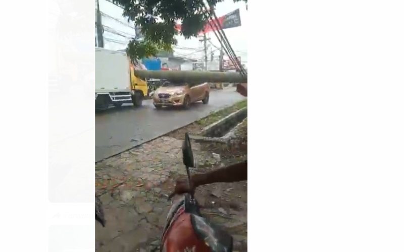  Waspada! Angin Kencang Melanda Depok, Pamulang, dan Sekitar Jakarta