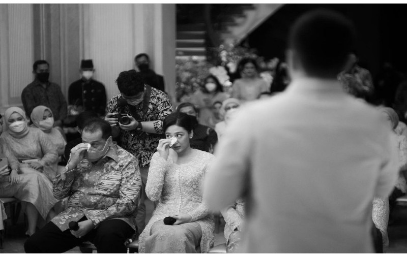  Momen Chairul Tanjung Menangis Terharu Saat Putri Tanjung Dilamar