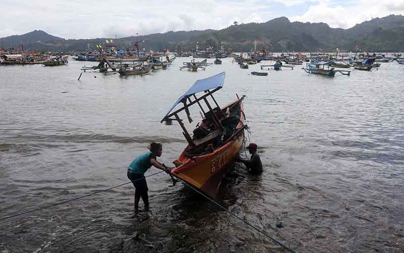  Gelombang Tinggi Hingga 4 Meter, Nelayan di Laut Jawa Tidak Bisa Melaut