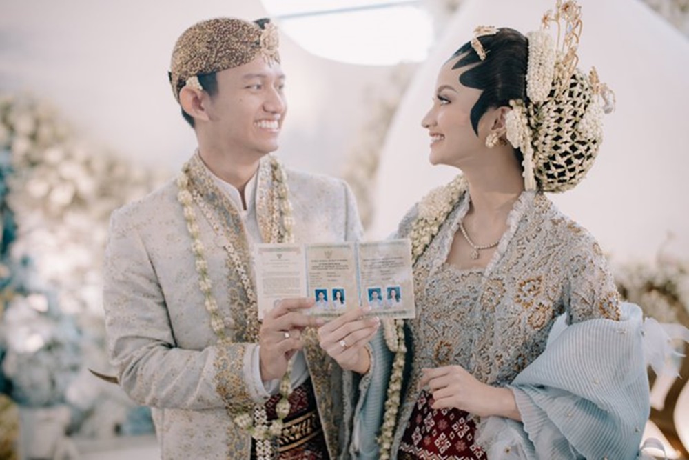  Unik, Ini Makna Baju Pengantin CEO Ruangguru Belva dan Putri Indonesia Riau