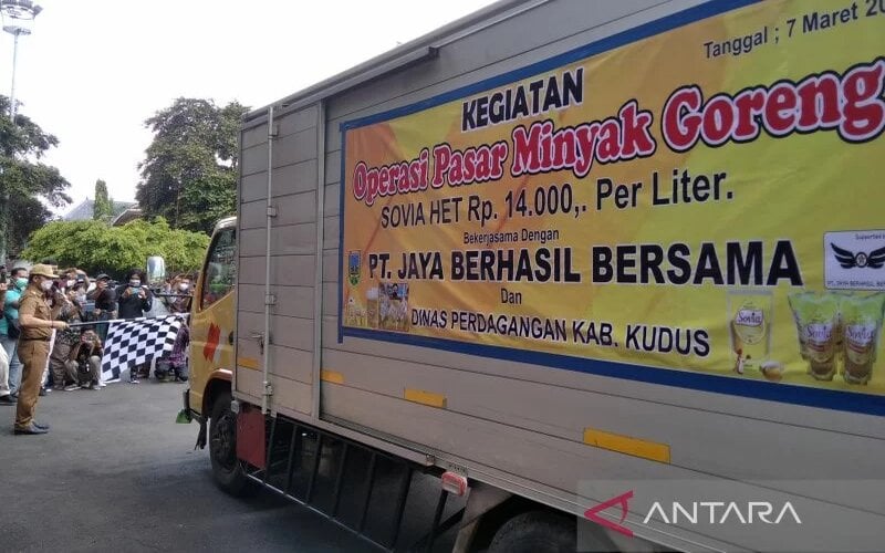  Kudus Dipasok 16.800 Liter Minyak Goreng