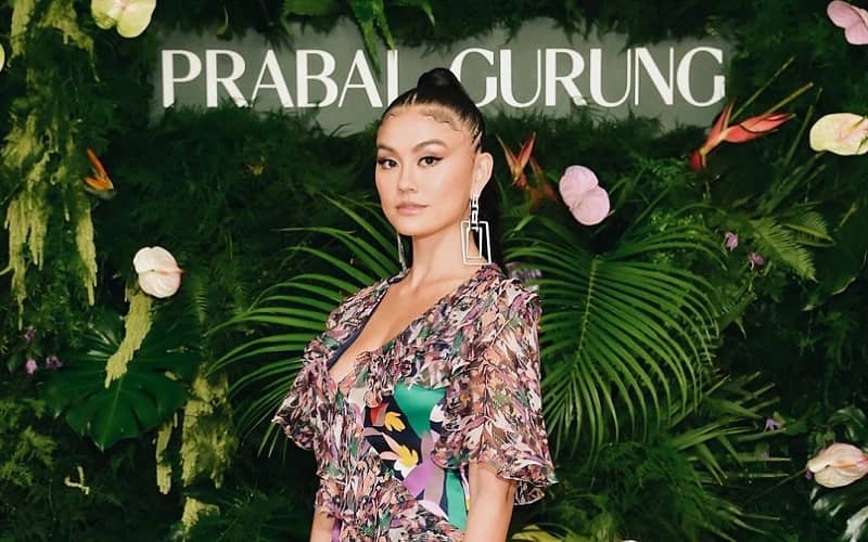  Diwawancara Grammy, Agnez Mo Kenalkan Nasi Padang