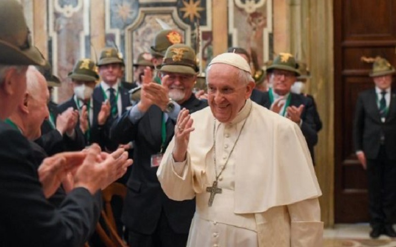  Menag Yaqut Ingin Undang Paus Fransiskus ke Indonesia
