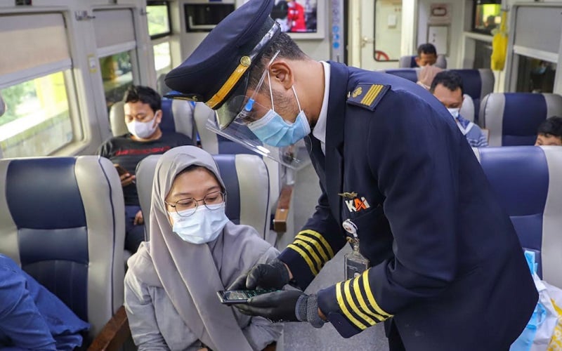  Calon Penumpang Kereta di Daop 3 Cirebon Kini Tak Wajib Lampirkan Surat Bebas Covid-19