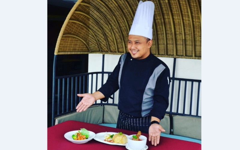  Indra Abubakar Sidiq, Executive Chef Hotel LK Pemuda Spesialis Hidangan Fusion Asia