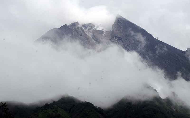  Gunung Merapi Kembali Luncurkan Awan Panas Sejauh Lima Kilometer