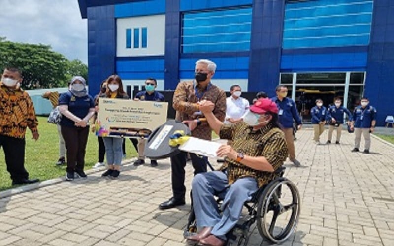  Bank Mandiri Beri Bantuan Bus Ramah Difabel untuk Atlet Paralympic di Solo