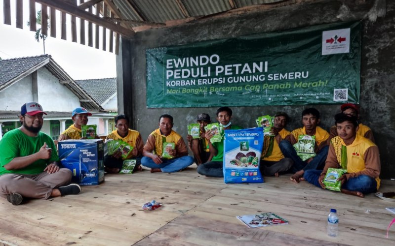  Ewindo Beri Bantuan kepada Petani Sayuran di Lumajang