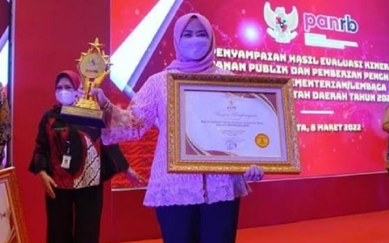  Berikan Layanan Terbaik, DPMPTSP Jabar Raih Penghargaan Adicita Sewaka Pertiwi