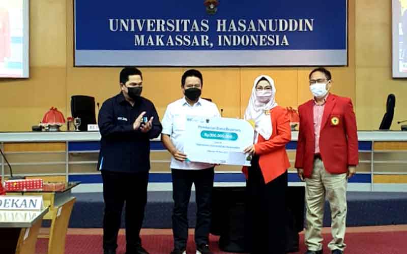  Bank Syariah Indonesia Berikan Beasiswa Senilai Rp300 Juta Kepada Mahasiswa Unhas