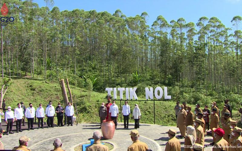  Jokowi Pimpin Ritual Kendi Nusantara di Lokasi IKN Nusantara