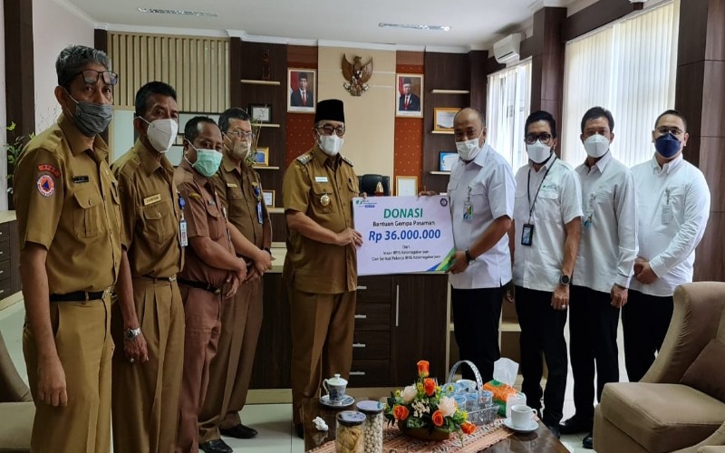  BPJamsostek Sumbar Riau Salurkan Bantuan Bagi Korban Gempa Pasaman