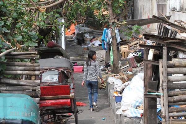  KAI Daop I Tertibkan Bangunan Liar di Lintas Stasiun Tanjung Priok-Ancol