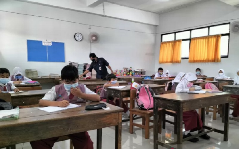 Kegiatan Pembelajaran Tatap Muka (PTM) di SDN 11 Grogol Petamburan, Jakarta Barat, Senin (30/8/2021)./Antara