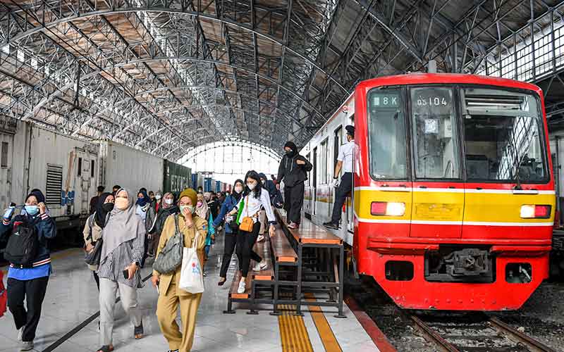  PT KAI Commuter Tetap Batasi Kapasitas Penumpang KRL