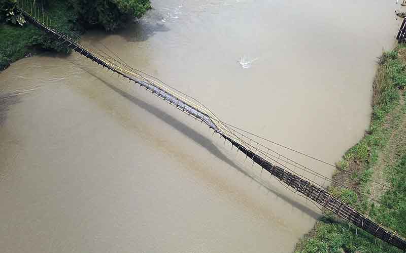  Jembatan Gantung di Aceh Putus Akibat Kelebihan Muatan