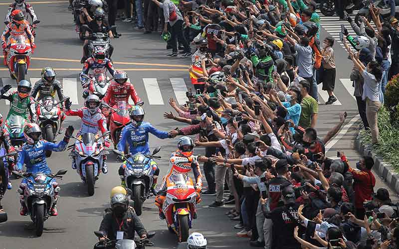  Pembalap MotoGP Sapa Warga di Jalanan Jakarta