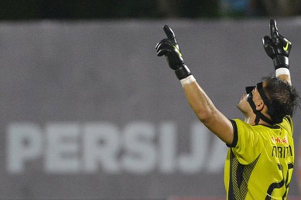  Kiper Persija Layangkan Somasi ke Netizen yang Lecehkan Istrinya 